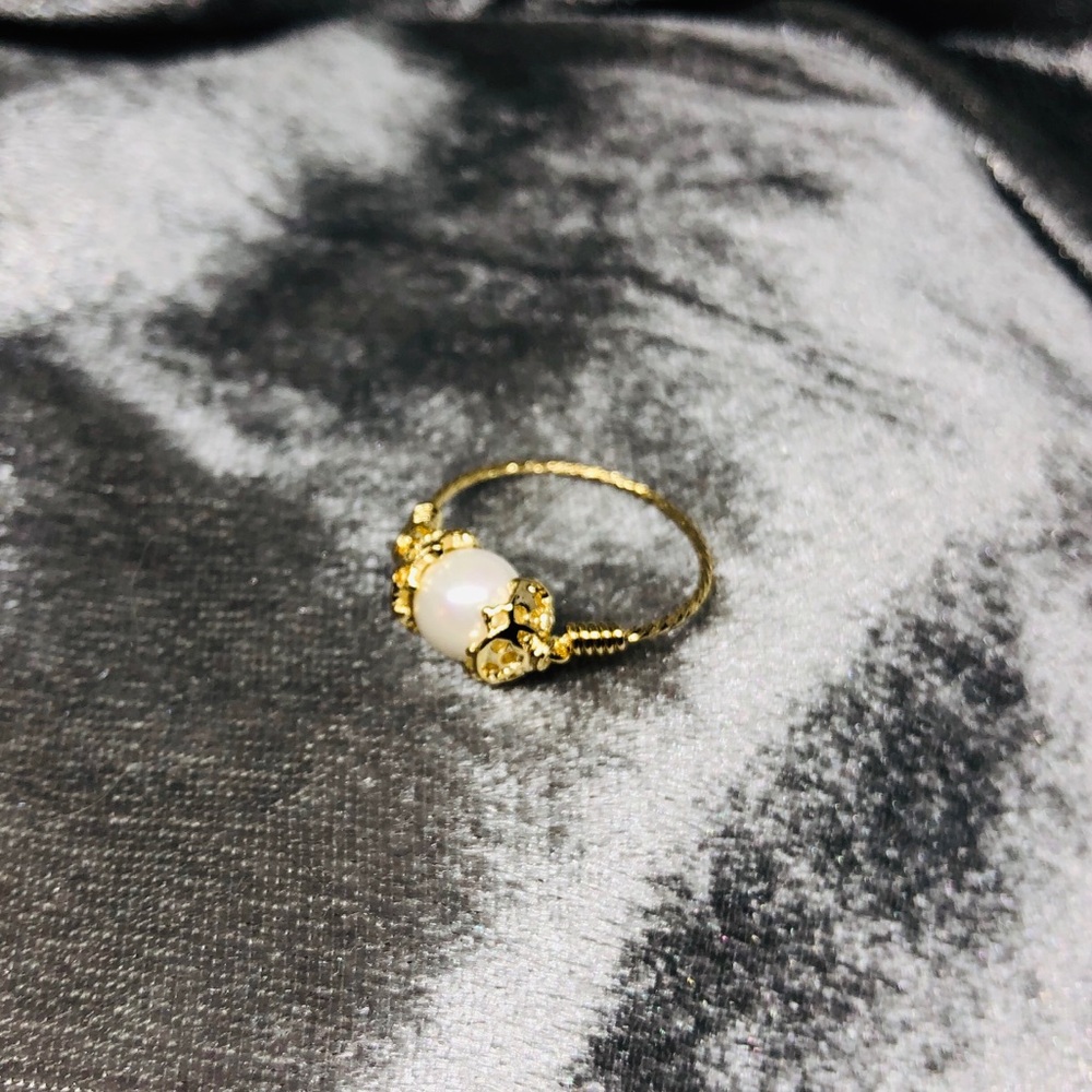 Minimalist Pearl Ring size 6